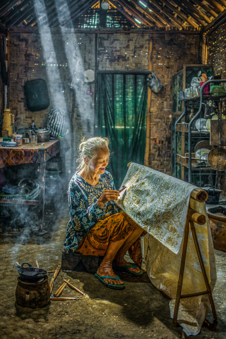 Robert Lie - THE-BATIK-MAKER-Robert-Lie